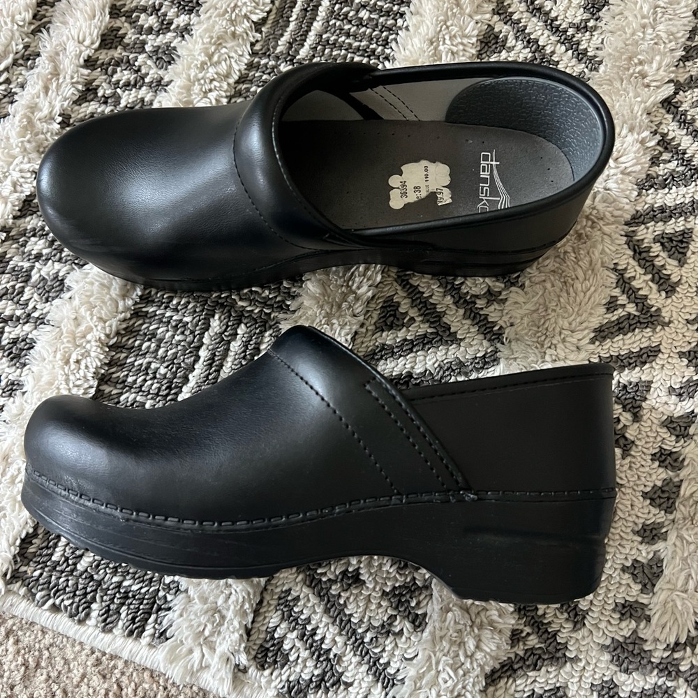 Dansko Women's Black Leather Clogs size 38